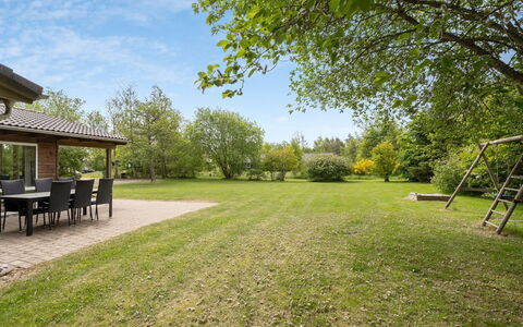 Els - 900M from the Sea: Blå, Busk, Sommerhus, Bunddække, Have, Estate, Skygge, Landscaping, Stuehus, Eco Hotel