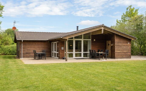 Els - 900M from the Sea: Blå, Busk, Sommerhus, Bunddække, Have, Estate, Skygge, Landscaping, Stuehus, Eco Hotel