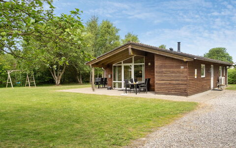 Els - 900M from the Sea: Blå, Busk, Sommerhus, Bunddække, Have, Estate, Skygge, Landscaping, Stuehus, Eco Hotel