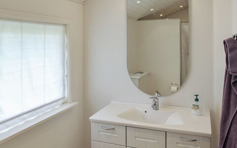 Suna - 1.3Km from the Sea: Hvid, Kort, Design