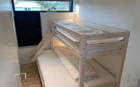 Claus - 500M from the Sea: Køjeseng, Træ, Etage, Indretning, Gulvbelægning, Soveværelse, Bed Frame, Seng, Værelse, Sovesal