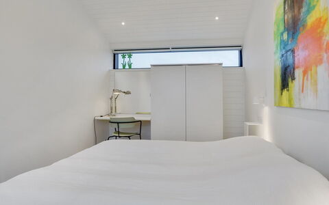 Claus - 500M from the Sea: Indretning, Loft, Gulvbelægning, Etage, Soveværelse, Belysning, Seng, Værelse, Hjem, Møbel