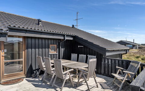 Tjarko - 150M from the Sea: Træ, Plantesamfund, Land Lot, Skygge, Naturmateriale, Garden Bygninger, Skur, Udendørs Struktur, Bjælkehytte