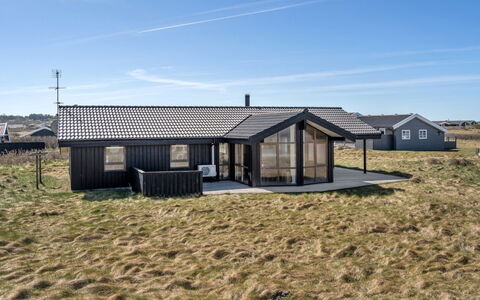 Tjarko - 150M from the Sea: Træ, Plantesamfund, Land Lot, Skygge, Naturmateriale, Garden Bygninger, Skur, Udendørs Struktur, Bjælkehytte