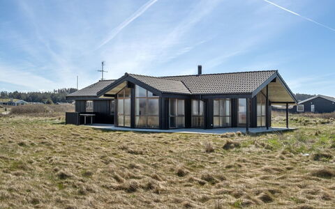 Tjarko - 100M from the Sea: Plantesamfund, Sollys, Urteagtig Plante, Have, Plantation, Landbrug, Farm