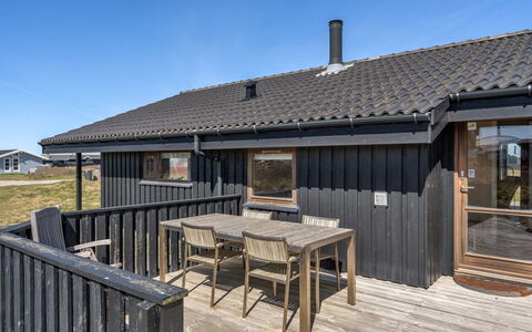 Tjarko - 100M from the Sea: Plantesamfund, Sollys, Urteagtig Plante, Have, Plantation, Landbrug, Farm