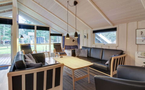 Acucena - 1.3Km from the Sea: Møbel, Indretning, Stol, Gulvbelægning, Bord, Udvej, Etage, Loft, Værelse, Eco Hotel