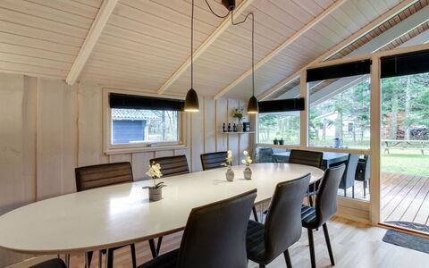 Acucena - 1.3Km from the Sea: Møbel, Indretning, Stol, Gulvbelægning, Bord, Udvej, Etage, Loft, Værelse, Eco Hotel
