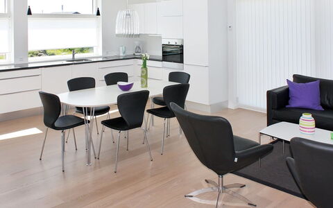 Ugot - 750M from the Sea: Svømmepøl, Udendørs Møbler, Møbel, Udvej, Flise, Eco Hotel, Skygge, Stol, Fritid, Estate