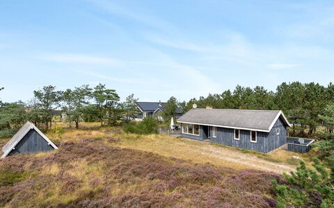 Asmara - 200M from the Sea: Boligområde, Tag, Forstad, Indkørsel, Estate, Skorsten