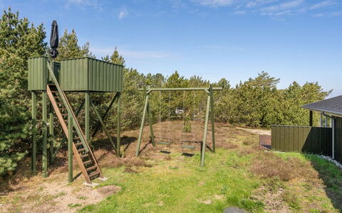 Kristiina - 300M from the Sea: Træ, Plantesamfund, Land Lot, Skygge, Naturmateriale, Garden Bygninger, Skur, Udendørs Struktur, Bjælkehytte