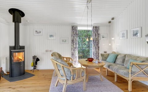 Kristiina - 300M from the Sea: Boligområde, Tag, Forstad, Indkørsel, Estate, Skorsten