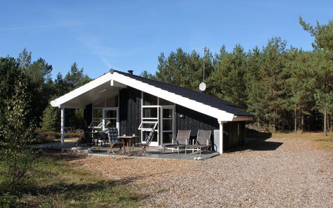 Lieselotte - 400M from the Sea: Træ, Plantesamfund, Land Lot, Skygge, Naturmateriale, Garden Bygninger, Skur, Udendørs Struktur, Bjælkehytte