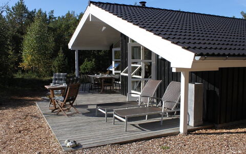 Lieselotte - 400M from the Sea: Træ, Plantesamfund, Land Lot, Skygge, Naturmateriale, Garden Bygninger, Skur, Udendørs Struktur, Bjælkehytte