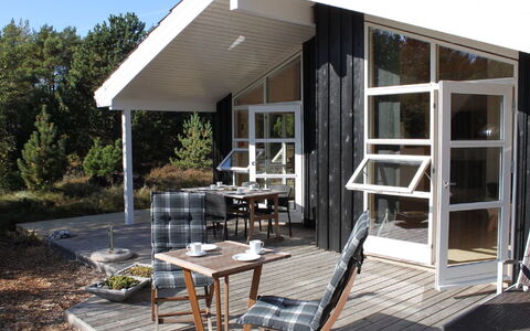 Lieselotte - 400M from the Sea: Tag, Hus, Land Lot, Hjem, Sommerhus, Estate, Garden Bygninger, Skygge, Bjælkehytte, Landscaping