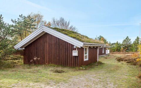 Bille - 200M from the Sea: Arkitektur, Tag, Hjem, Kompositmateriale, Dagslys, Sidespor, Indkørsel