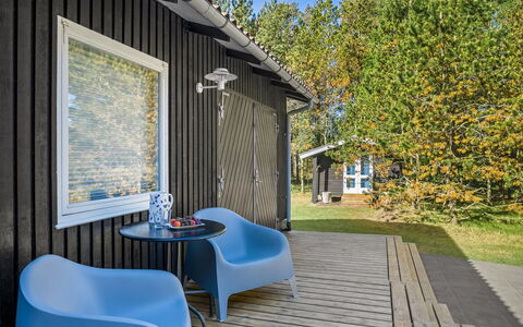 Gorm - 300M from the Sea: Møbel, Hjem, Kompositmateriale, Udendørs Møbler, Skygge, Stol, Sommerhus, Dæk, Veranda, Backyard