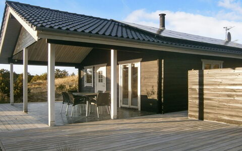 Lewe - 150M from the Sea: Blå, Busk, Sommerhus, Bunddække, Have, Estate, Skygge, Landscaping, Stuehus, Eco Hotel