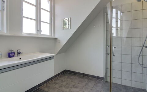 Karl - 1.1Km from the Sea: Bygning, Hus, Boligområde, Hjem, Busk, Tag, Sommerhus, Estate, Have
