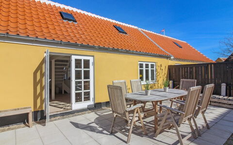 Gunulf - 150M from the Sea: Træ, Plantesamfund, Land Lot, Skygge, Naturmateriale, Garden Bygninger, Skur, Udendørs Struktur, Bjælkehytte