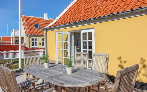 Gunulf - 150M from the Sea: Møbel, Stol, Udendørs Møbler, Hjem, Sommerhus, Udendørs Bord, Veranda, Skygge, Gård, Bejdse