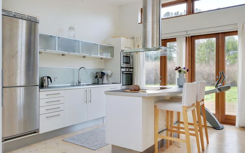 Esta - from the Sea: Køkken, Gulvbelægning, Møbel, Indretning, Countertop, Køkken Apparat, Etage, Træ, Cabinetry, Trægulve