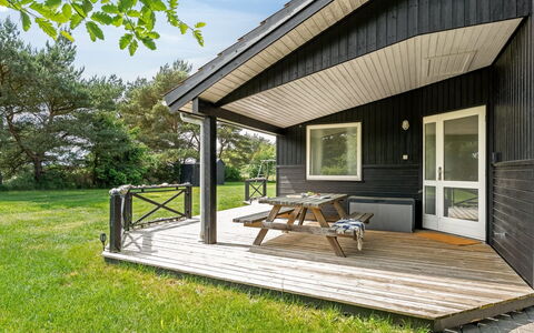Allie - 150M from the Sea: Tag, Hus, Hjem, Sommerhus, Sidespor, Estate, Indkørsel, Garden Bygninger, Gård, Skur