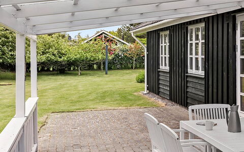 Skrolan - 200M from the Sea: Have, Skygge, Veranda, Gårdhave, Udendørs Struktur, Udendørs Møbler, Gård, Dæk, Backyard, Markise