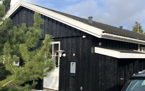 Skrolan - 200M from the Sea: Træ, Sidespor, Dør, Hjem, Sommerhus, Hårdttræ, Planke, Design, Gård