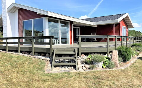 Miriam - 300M from the Sea: Svømmepøl, Ferieby