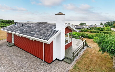 Miriam - 300M from the Sea: Tag, Hus, Land Lot, Hjem, Sommerhus, Estate, Garden Bygninger, Skygge, Bjælkehytte, Landscaping