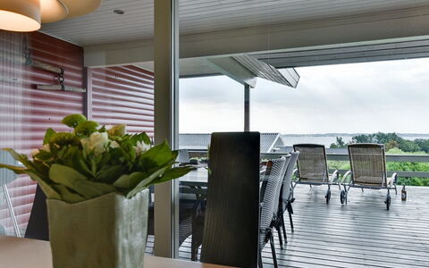 Miriam - 300M from the Sea: Tag, Hus, Land Lot, Hjem, Sommerhus, Estate, Garden Bygninger, Skygge, Bjælkehytte, Landscaping