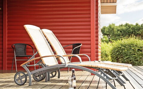 Miriam - 300M from the Sea: Tag, Hus, Land Lot, Hjem, Sommerhus, Estate, Garden Bygninger, Skygge, Bjælkehytte, Landscaping