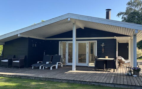 Aksa - 400M from the Sea: Gulvbelægning, Væg, Etage, Indretning, Træ, Loft, Trægulve, Belysning, Møbel, Laminat Gulv