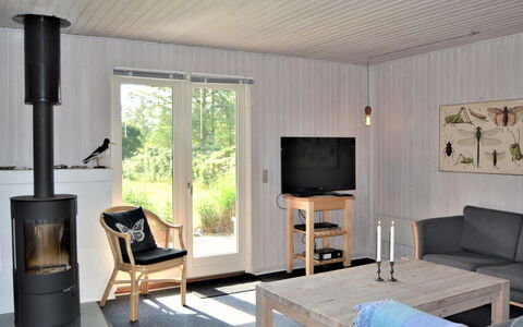 Kustaa - 1Km from the Sea: Træ, Gulvbelægning, Møbel, Etage, Trægulve, Indretning, Hjem, Stol, Stue, Hårdttræ