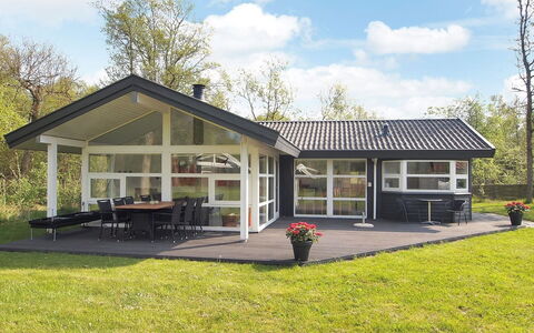 Riaan - 200M from the Sea: Garden Bygninger