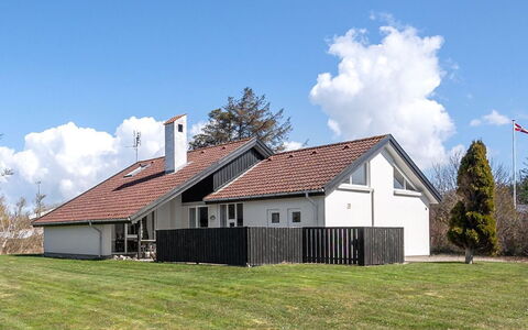 Faina - 100M from the Sea: Tag, Hus, Hjem, Sommerhus, Dør, Sidespor, Dæk, Veranda, Planke, Hårdttræ