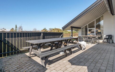 Faina - 100M from the Sea: Tag, Hus, Hjem, Sommerhus, Dør, Sidespor, Dæk, Veranda, Planke, Hårdttræ