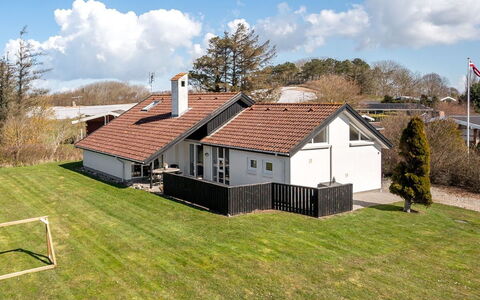 Faina - 100M from the Sea: Tag, Hus, Hjem, Sommerhus, Dør, Sidespor, Dæk, Veranda, Planke, Hårdttræ