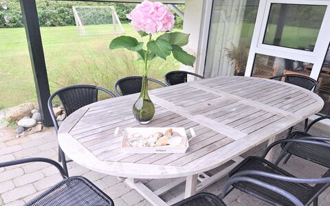 Faina - 100M from the Sea: Tag, Hus, Hjem, Sommerhus, Dør, Sidespor, Dæk, Veranda, Planke, Hårdttræ