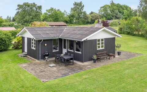 Jaike - 350M from the Sea: Møbel, Indretning, Gulvbelægning, Træ, Etage, Loft, Trægulve, Stol, Bord, Belysning