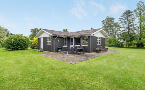 Jaike - 350M from the Sea: Møbel, Indretning, Gulvbelægning, Træ, Etage, Loft, Trægulve, Stol, Bord, Belysning