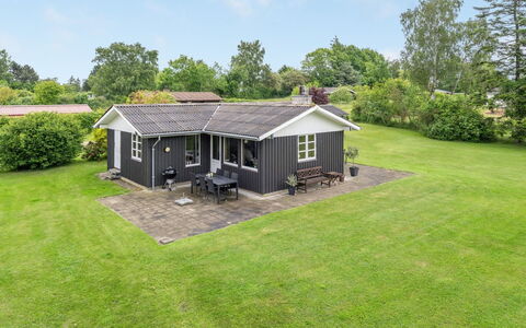 Jaike - 350M from the Sea: Møbel, Indretning, Gulvbelægning, Træ, Etage, Loft, Trægulve, Stol, Bord, Belysning