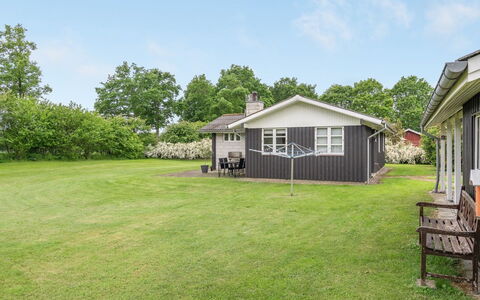 Jaike - 350M from the Sea: Møbel, Indretning, Gulvbelægning, Træ, Etage, Loft, Trægulve, Stol, Bord, Belysning