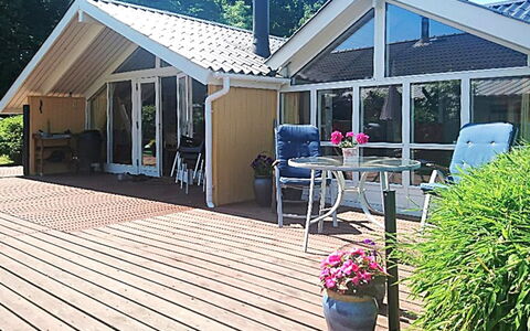 Sporgh - 100M from the Sea: Træ, Hjem, Skygge, Dør, Sommerhus, Udendørs Møbler, Dæk, Veranda, Hårdttræ, Stol