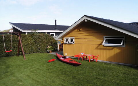 Sporgh - 100M from the Sea: Hus, Tag, Sidespor, Hjem, Sommerhus, Lawn, Have, Gård, Backyard, Garden Bygninger