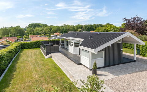 Aasta - 250M from the Sea: Gulvbelægning, Væg, Etage, Indretning, Træ, Loft, Trægulve, Belysning, Møbel, Laminat Gulv