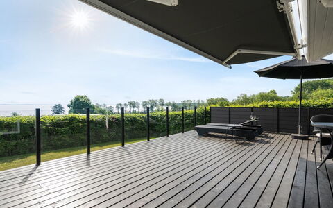 Aasta - 250M from the Sea: Gulvbelægning, Væg, Etage, Indretning, Træ, Loft, Trægulve, Belysning, Møbel, Laminat Gulv