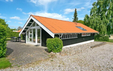 Dea - 850M from the Sea: Boligområde, Tag, Forstad, Indkørsel, Estate, Skorsten