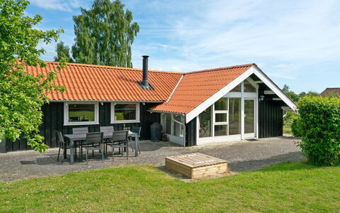 Dea - 850M from the Sea: Boligområde, Tag, Forstad, Indkørsel, Estate, Skorsten